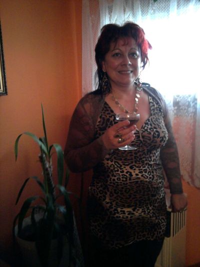 Klaudia, 48 ans à Poitiers
