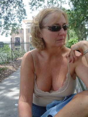 Charlène, femme cougar de 45 ans à Saint-Brieuc
