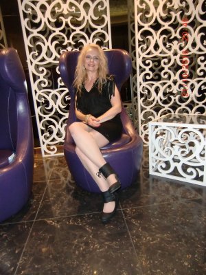 Jennifer, femme cougar de 53 ans à Cahors