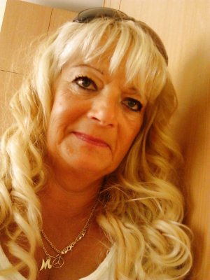 Praline, femme cougar de 50 ans à Belfort