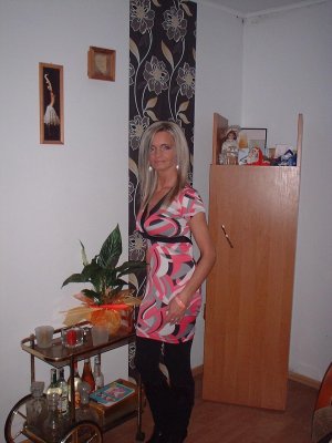 Gwenaëlle, femme cougar de 50 ans à Saint-Malo