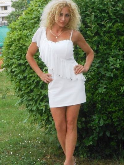 Lilla, femme cougar de 44 ans à Nanterre