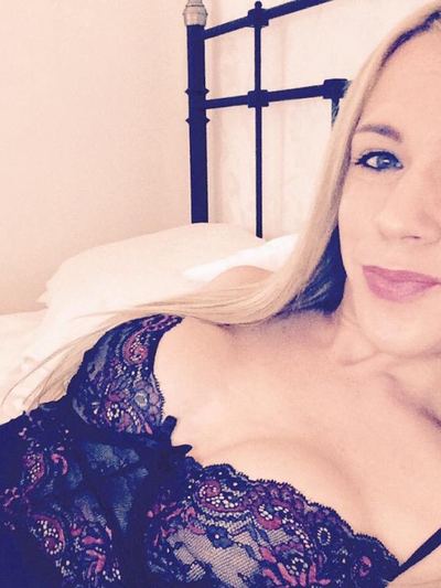 Benoîte, femme cougar de 42 ans à Versailles