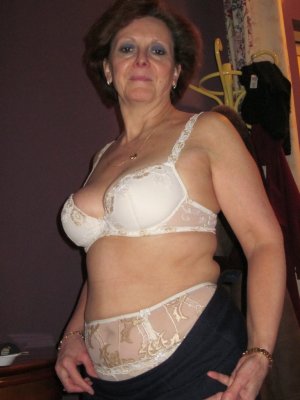 Gaétane, femme cougar de 55 ans à Saint-Brieuc