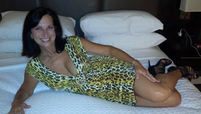 Kylie, femme cougar de 52 ans à Angoulême