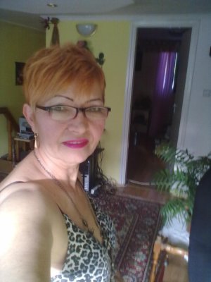 Emma, femme cougar de 57 ans aux Sables-d'Olonne