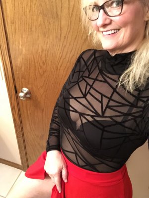 Sandrine, femme cougar de 45 ans à Salon-de-Provence