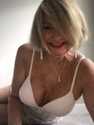 Noéline, femme cougar de 58 ans à Angoulême
